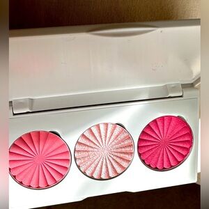 OFRA Blush Palette - Radiant Pink Trio